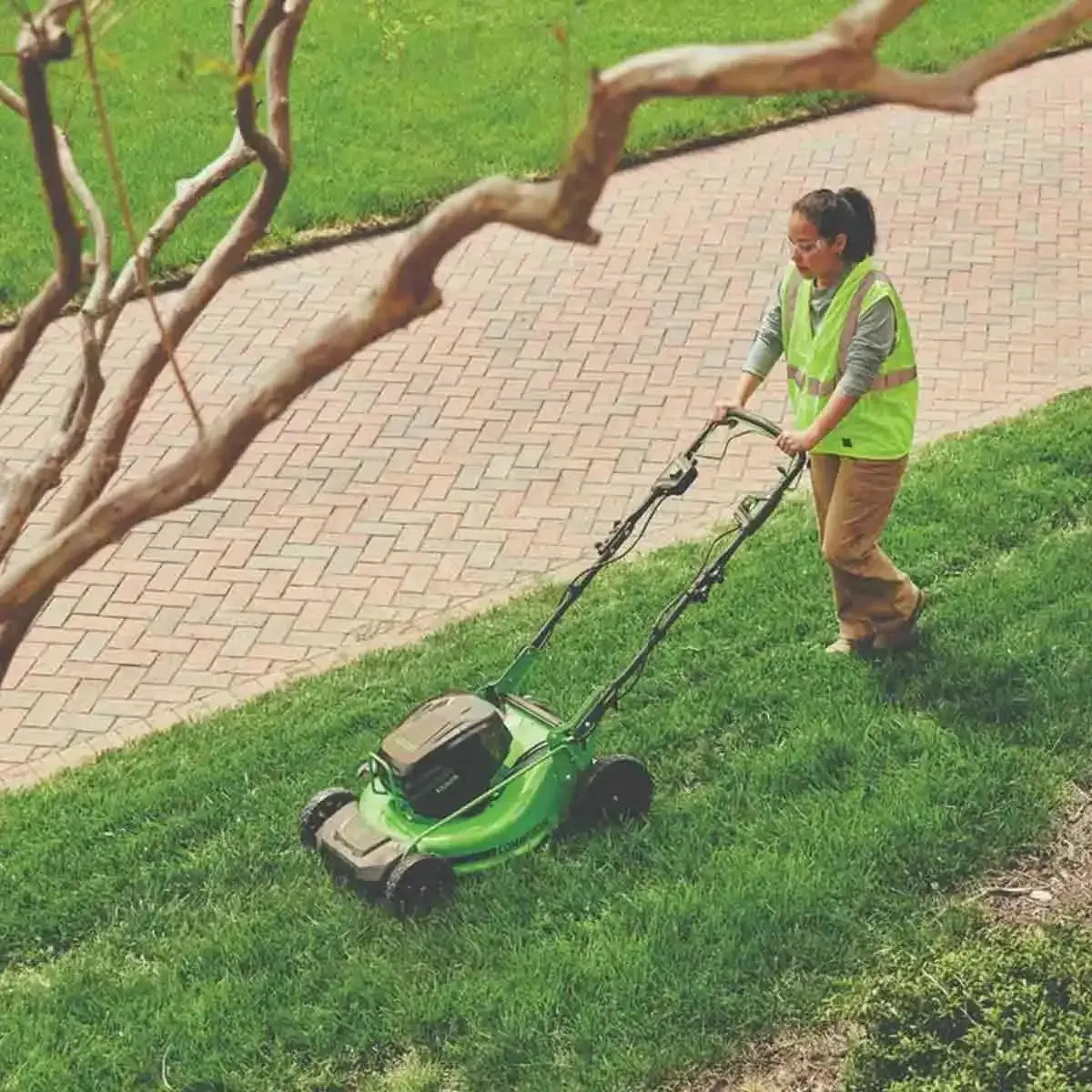 Greenworks Lawn Mower 82 Volt 21" Self-Propelled with 8Ah Battery and 8A Dual Port Charger