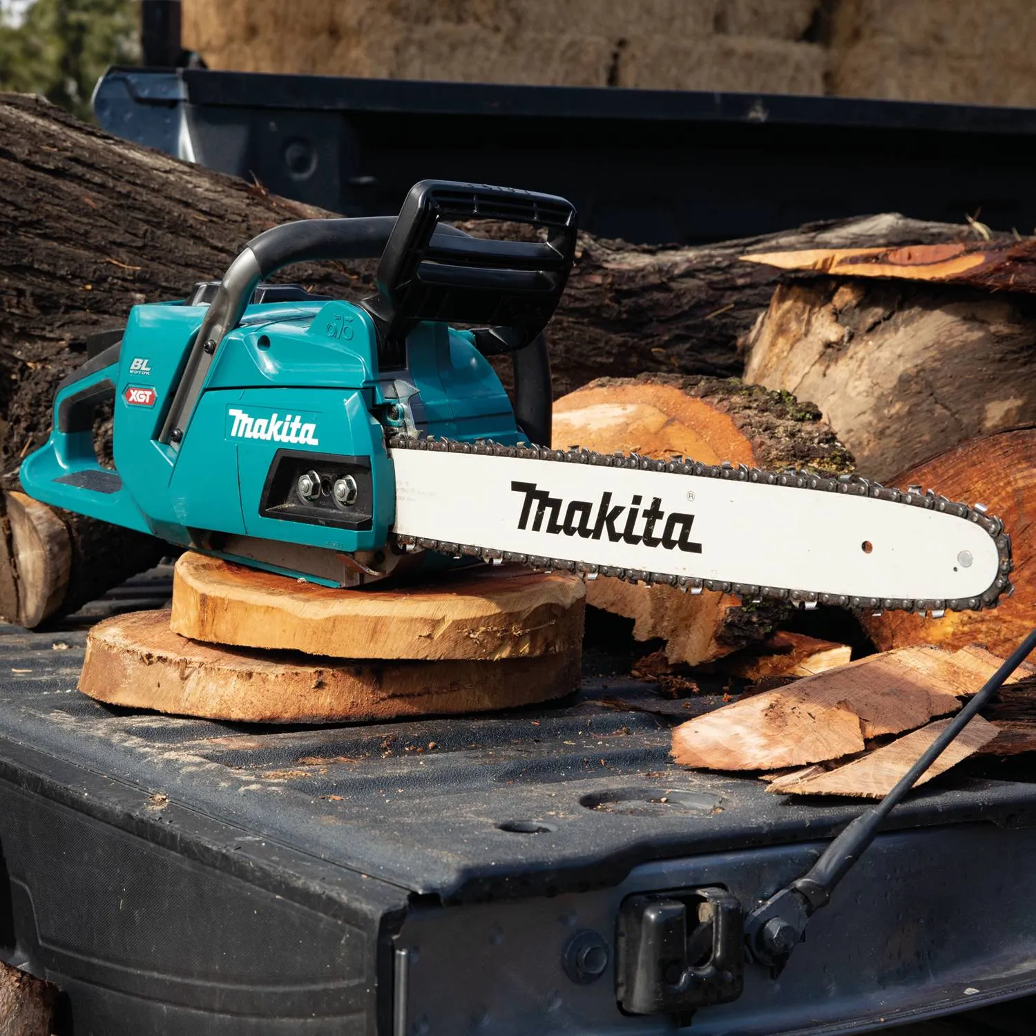 Makita GCU04T1 40V max XGT 18" Brushless Cordless Chain Saw Kit