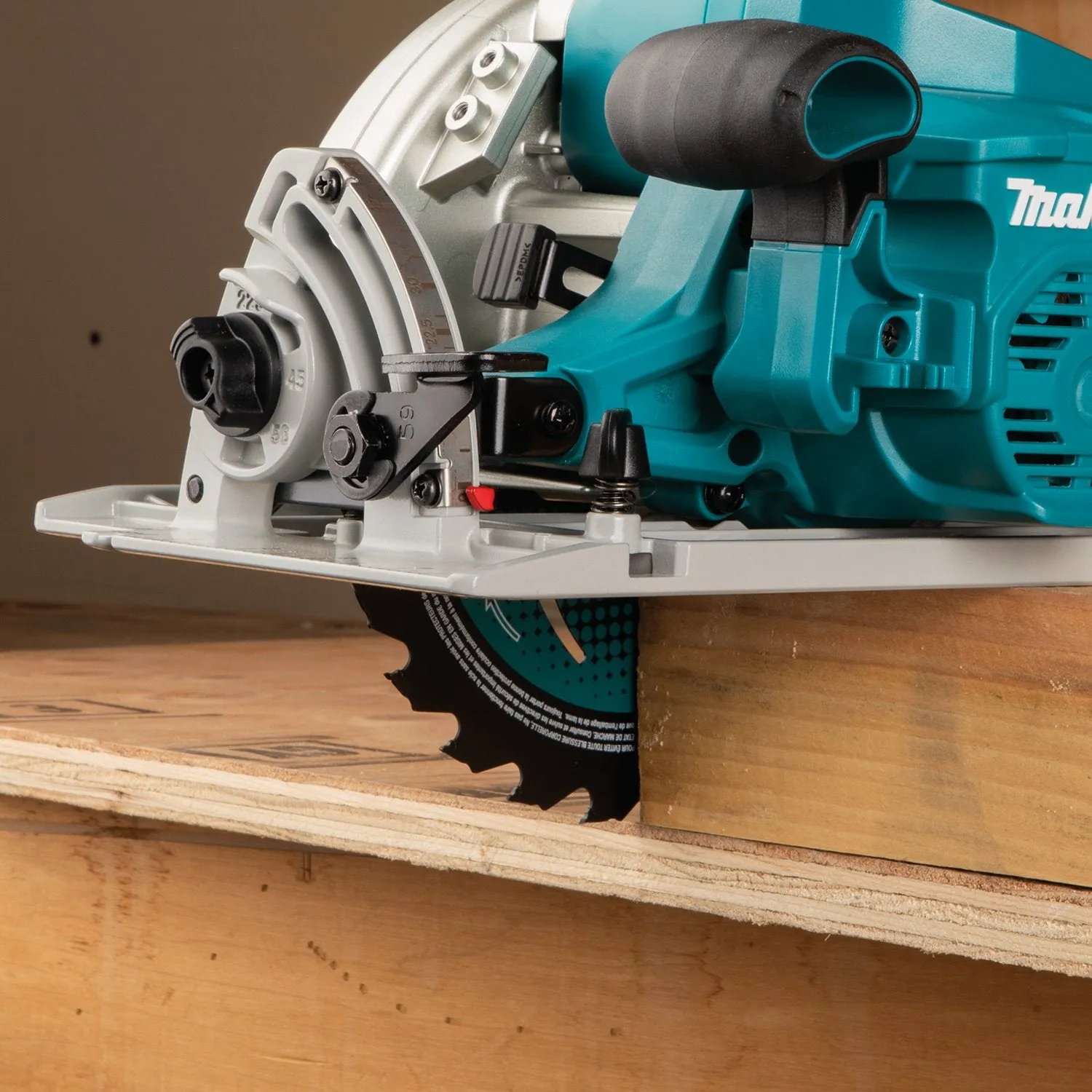 Makita (XSH06PT) 36V (18V X2) LXT® Brushless 7-1/4" Circular Saw Kit, blade right, dual port charger, bag (5.0Ah)