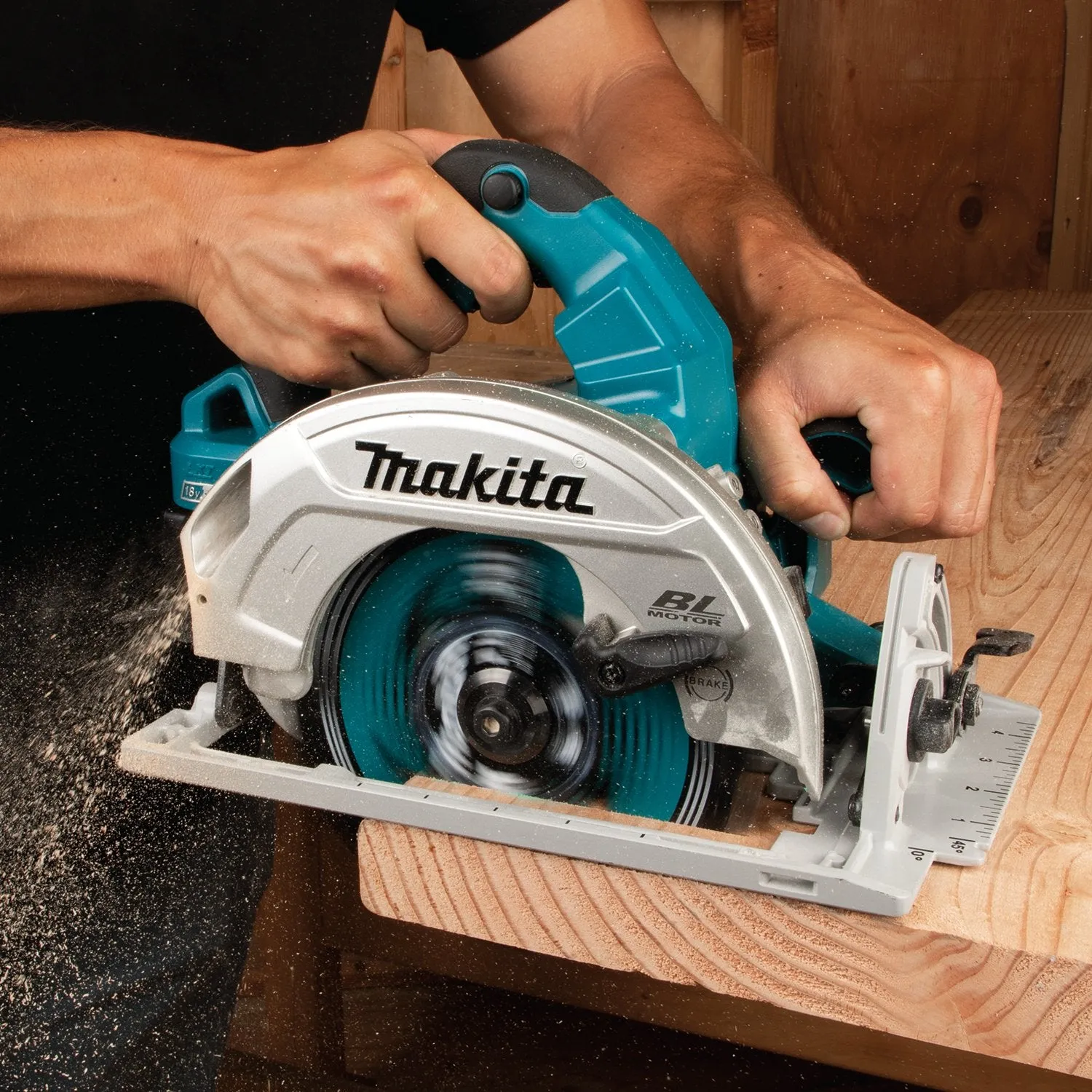 Makita (XSH06PT) 36V (18V X2) LXT® Brushless 7-1/4" Circular Saw Kit, blade right, dual port charger, bag (5.0Ah)